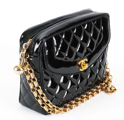 CHANEL
Chanel Camera shoulder bag in black...