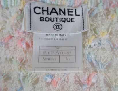 CHANEL
Veste tricot Chanel de couleur blanche.
Taille:...