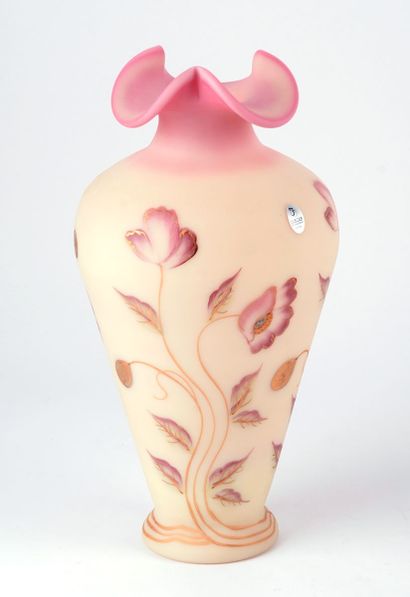 FENTON 
Ensemble Fenton en verre Birman peint...
