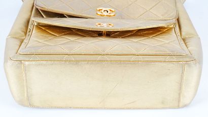 CHANEL DOUBLE POCKET
Chanel double-pocket...