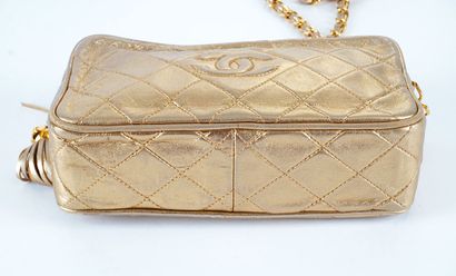CHANEL
Chanel Camera shoulder bag in gold...