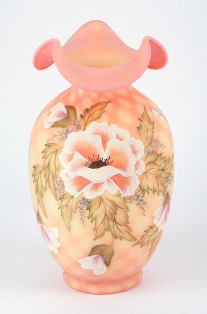 FENTON 
Ensemble Fenton en verre Birman peint...
