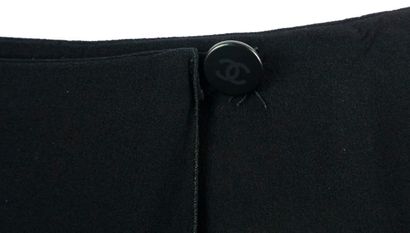 CHANEL
Deux jupes Chanel, une 100% soie,...