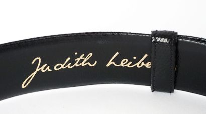 JUDITH LEIBER
Quatre (4) ceintures ajustatables...