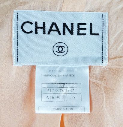 CHANEL
Ensemble Chanel de couleur rose comprenant...