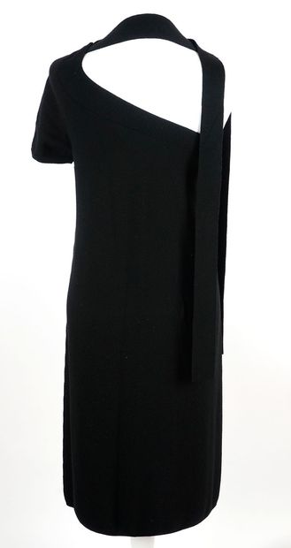 CHANEL
Robe noire Chanel, 100% laine.
Taille:...
