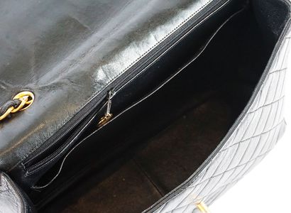 CHANEL
Chanel Jumbo shoulder bag in black...