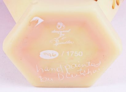 FENTON 
Ensemble Fenton en verre Birman peint...