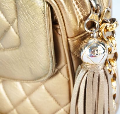 CHANEL
Chanel Camera shoulder bag in bronze...