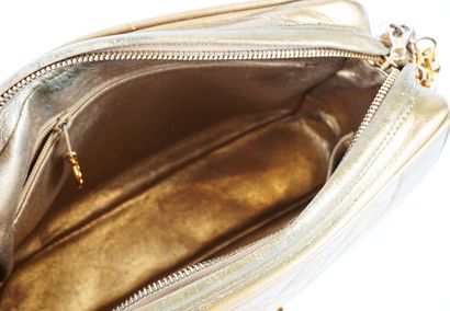 CHANEL
Chanel Camera shoulder bag in bronze...