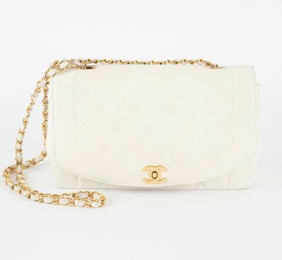 CHANEL
Chanel bag with shoulder strap, Diana...