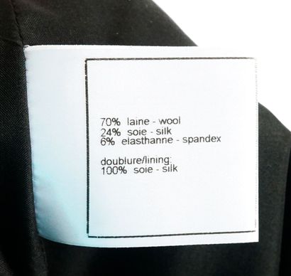 CHANEL
Deux jupes Chanel, une 100% soie,...