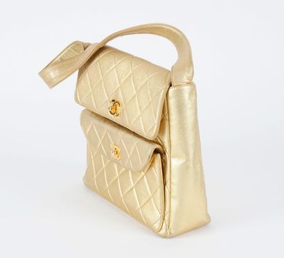 CHANEL DOUBLE POCKET
Chanel double-pocket...