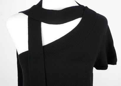 CHANEL
Robe noire Chanel, 100% laine.
Taille:...