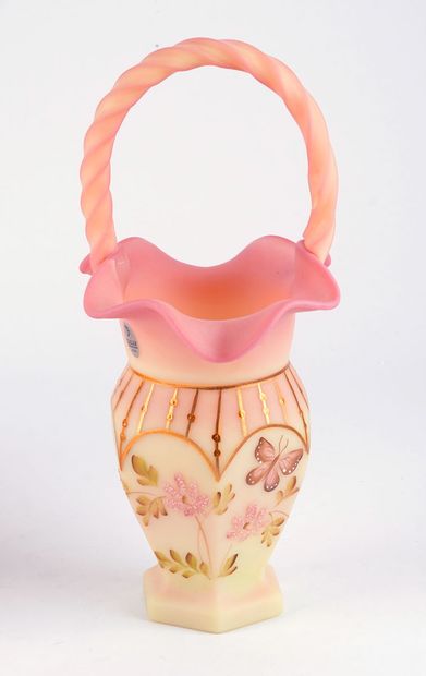 FENTON 
Ensemble Fenton en verre Birman peint...