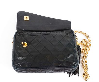 CHANEL
Chanel Camera shoulder bag in black...