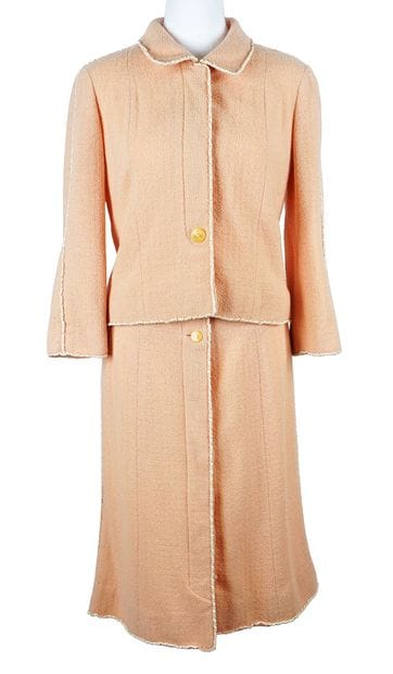 CHANEL
Ensemble Chanel de couleur rose comprenant...