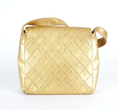 CHANEL DOUBLE POCKET
Chanel double-pocket...