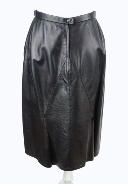 CHANEL
Jupe Chanel en cuir noir d'agneau,...