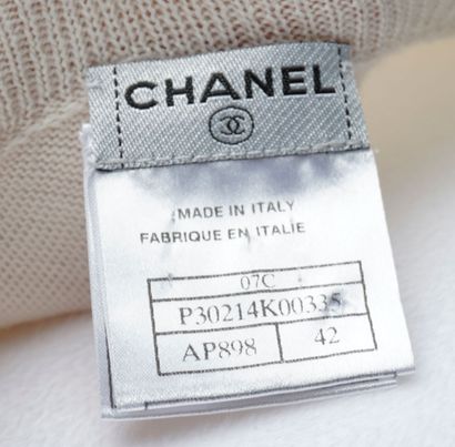 CHANEL
Robe Chanel, de couleur crème, 100%...
