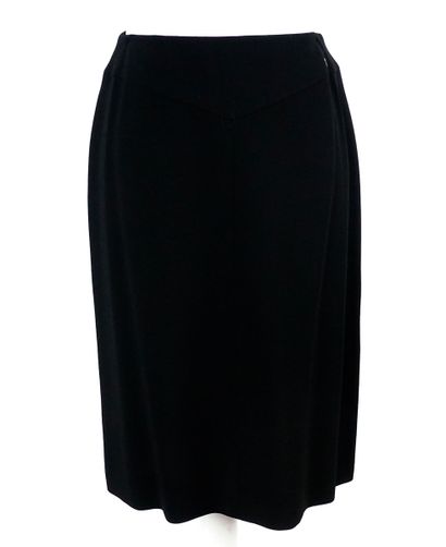 CHANEL
Deux jupes Chanel, une en fine tulle...