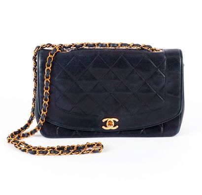 CHANEL DIANA
Chanel shoulder bag, Diana model...