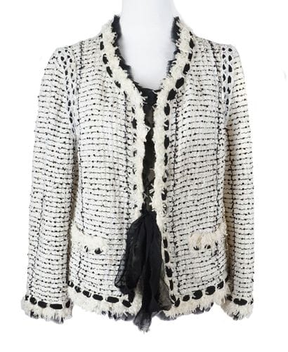 CHANEL
Veste Chanel de couleur blanche, avec...