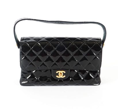 CHANEL
Double-sided Chanel bag in black patent...