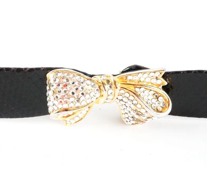 JUDITH LEIBER
Trois (3) ceintures ajustables...