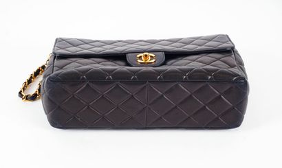 CHANEL
Chanel Jumbo shoulder bag in dark...