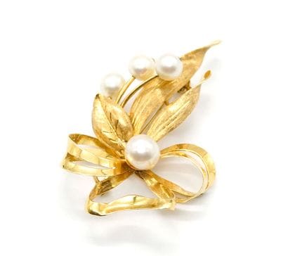 OR 18K, PERLES / 18K GOLD, PEARLS
Broche...