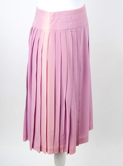 CHANEL
Jupe Chanel plissé couleur rose violet...
