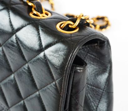 CHANEL
Chanel Jumbo shoulder bag in black...