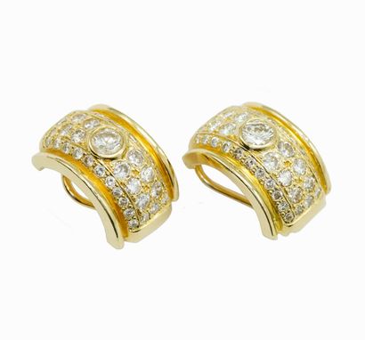 OR 18K, DIAMANTS / 18K GOLD, DIAMONDS
Boucles...
