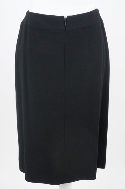 CHANEL
Deux jupes Chanel, une en fine tulle...