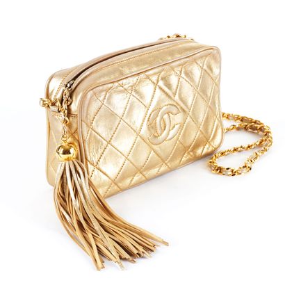 CHANEL
Chanel Camera shoulder bag in gold...