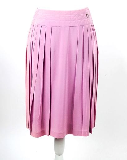 CHANEL
Jupe Chanel plissé couleur rose violet...