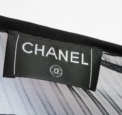 CHANEL
Deux jupes Chanel plissées.
Taille:...