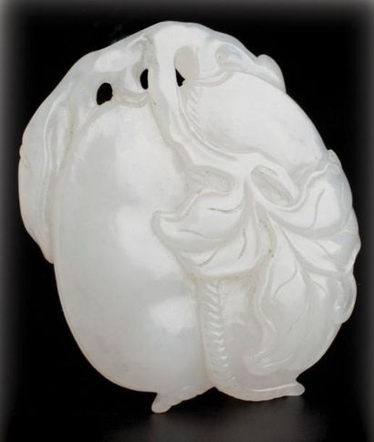 ANTIQUE PENDENTIF EN JADE BLANC DIT «GRAISSE-DE-MOUTON»...