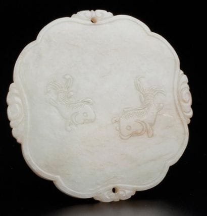 FINE ET ANTIQUE PLAQUE / PENDENTIF EN JADE...