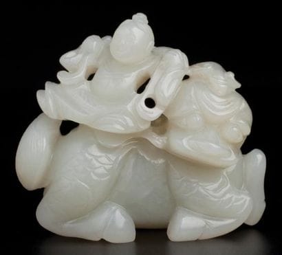 IMPORTANT GROUPE SCULPTÉ ANTIQUE EN JADE...