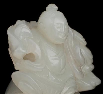 IMPORTANT GROUPE SCULPTÉ ANTIQUE EN JADE...