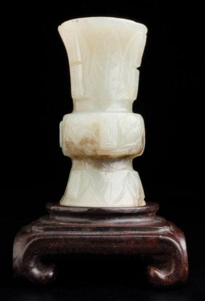 ANTIQUE VASE GU EN JADE CHINE Gravé de masques...