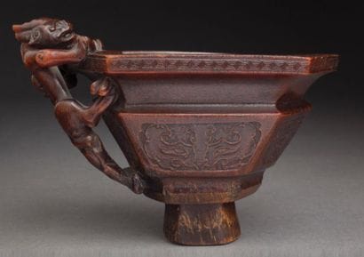 COUPE LIBATOIRE DE STYLE ARCHAÏQUE EN CORNE...