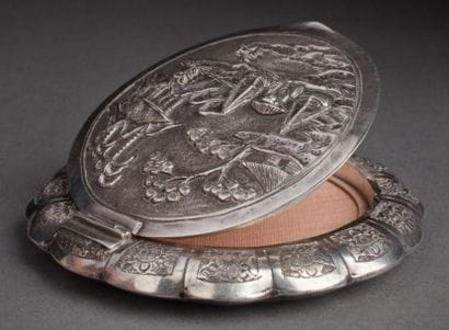 BOITE À POUDRE EN ARGENT CHINOIS D'EXPORTATION...