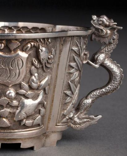 CUMSING CHINE, CANTON, CIRCA 1775-1825
Salière...