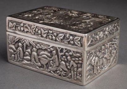 BOÎTE ET COUVERCLE EN ARGENT CHINOIS D'EXPORTATION...