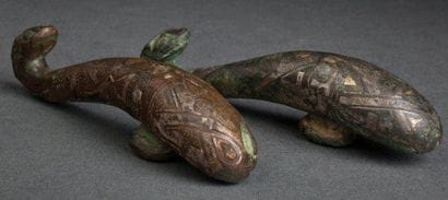 SUITE DE BOUCLES DE CEINTURE EN BRONZE CHINE,...