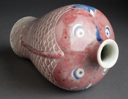 RARE VASE MEIPING AUX DEUX POISSONS CHINE,...
