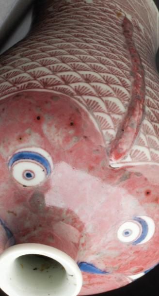 RARE VASE MEIPING AUX DEUX POISSONS CHINE,...